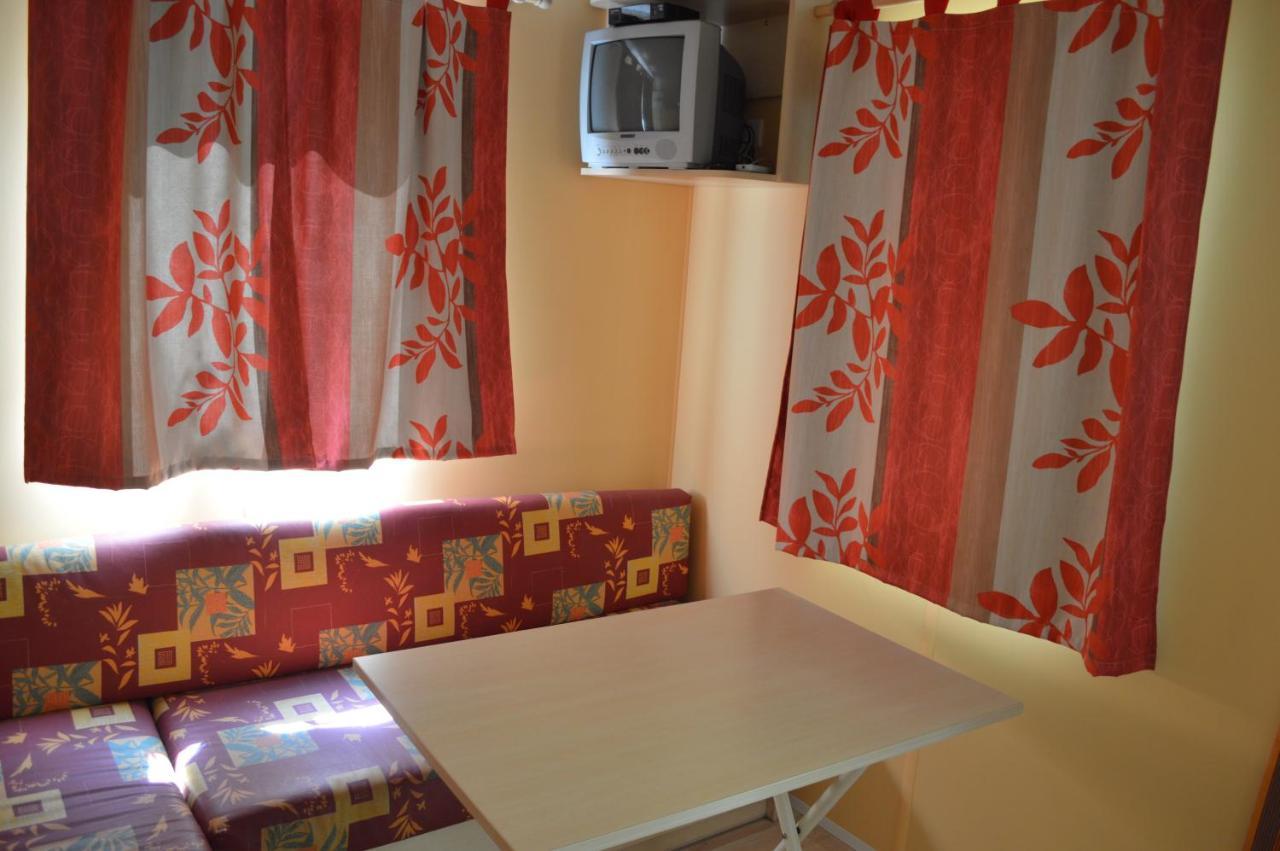 Le Clocher De Neyran 호텔 Saint-Gervais-sur-Mare 외부 사진